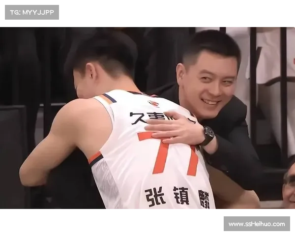 辽沪战赛前致敬短片引张镇麟落泪，主场温情横幅欢迎旧将